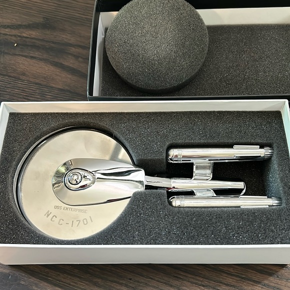 Kitchen Uss Enterprise Star Trek Pizza Cutter Poshmark
